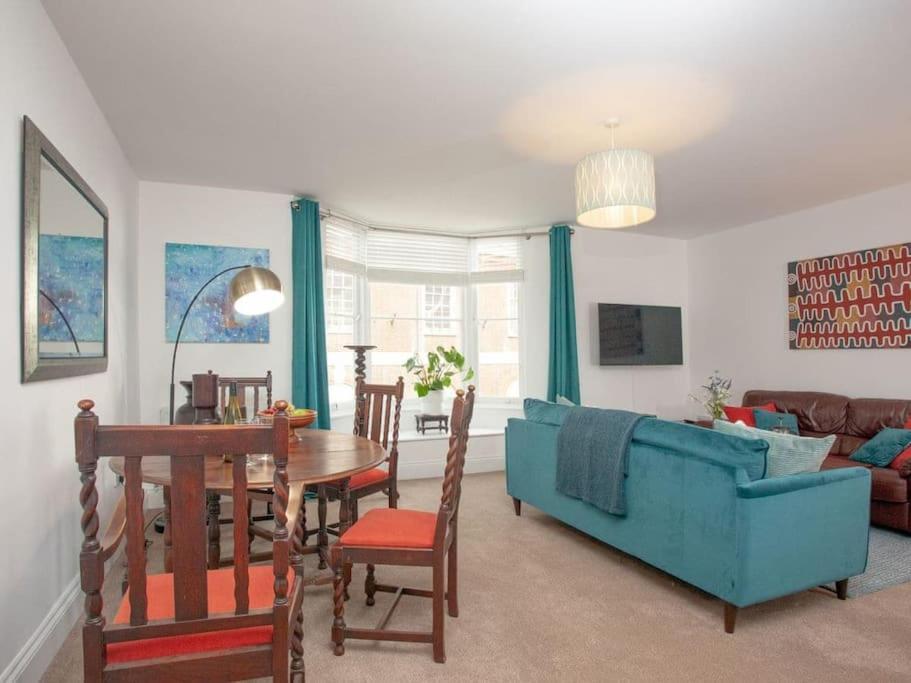 2 Central, Spacious, Apartment With Private Patio Sidmouth Exterior photo