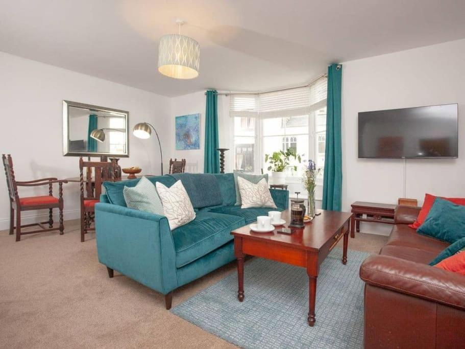 2 Central, Spacious, Apartment With Private Patio Sidmouth Exterior photo